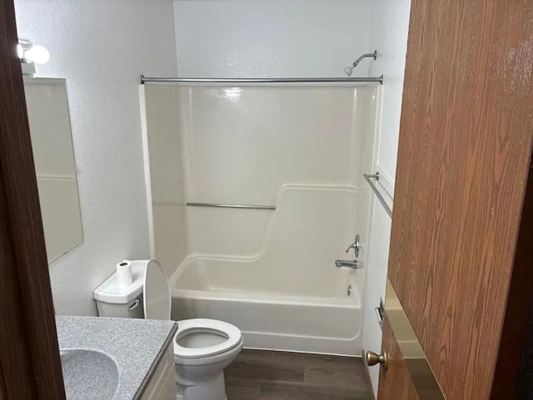 1720 N Grandview Ln — Photo 3