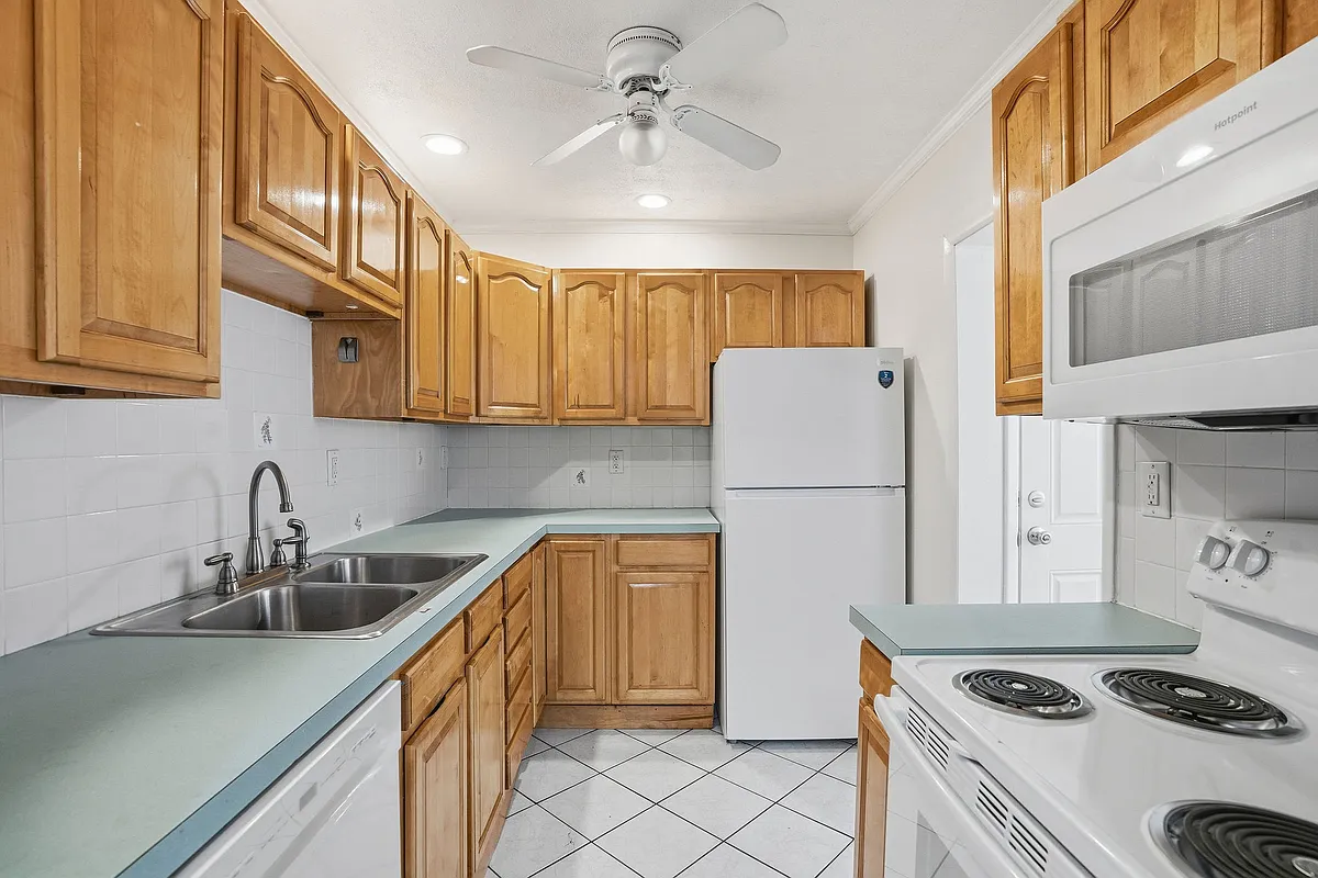 Building Photo - 1262 Woodlawn Ter