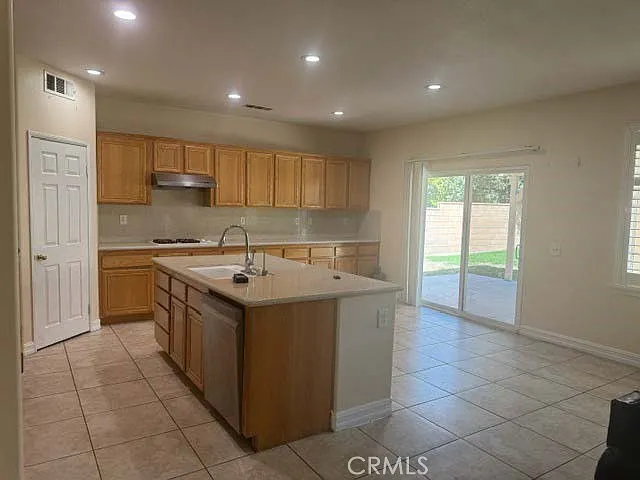 4 bed, 3406 sqft, $3,950 — Photo 4