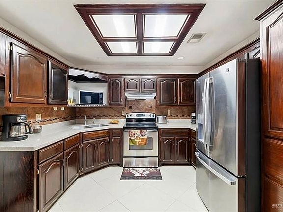 3rd image of 2306 Flores Dr