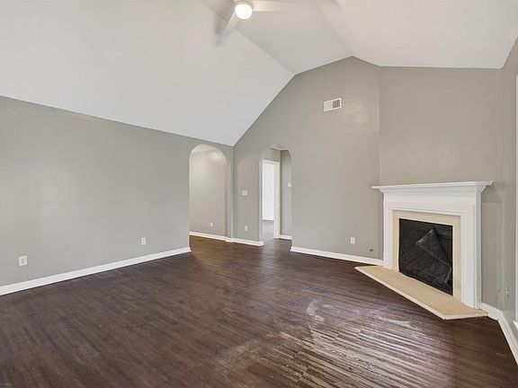 5th image of 154 Silverstone Ln