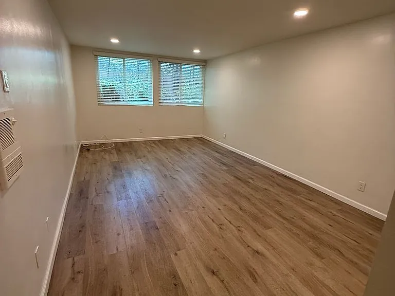 33 Driftwood St — Photo 11