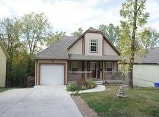 9202 Oak St, Kansas City, MO 64114