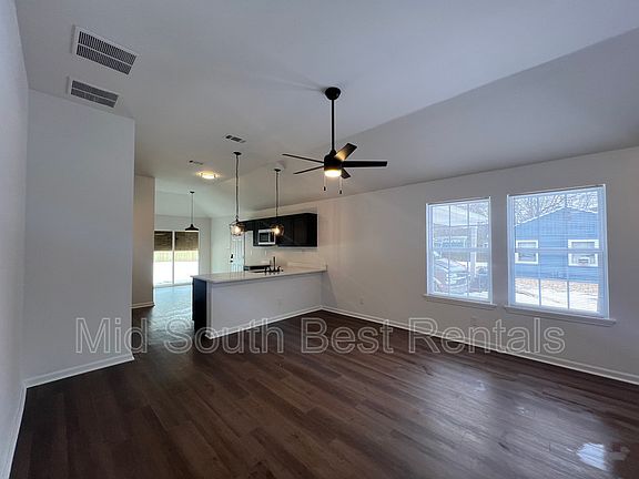 5th image of 939 Dawn Dr
