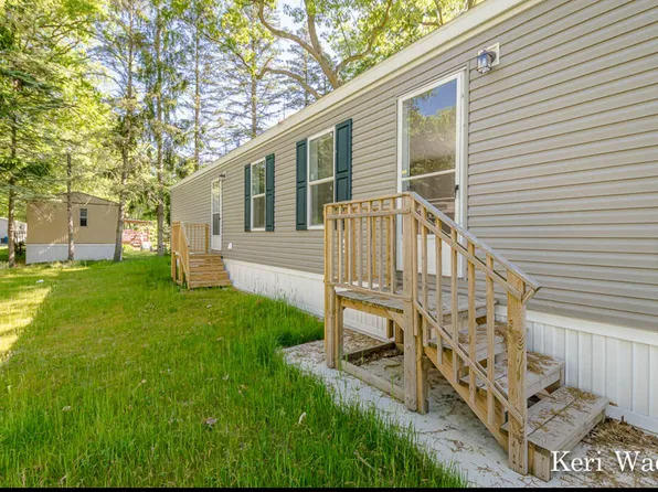 3510 Spruce St, Twin Lake, MI 49457