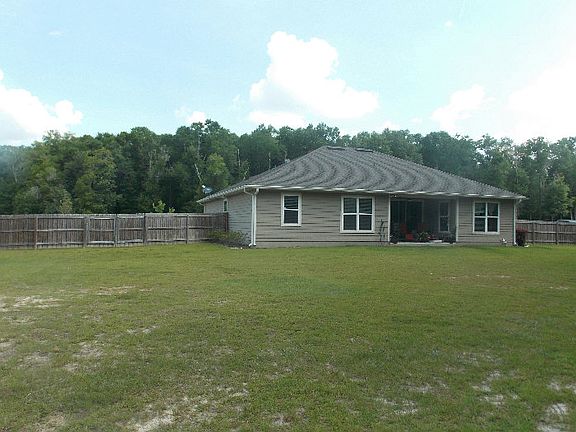 3rd image of 417 SW Bellflower Dr