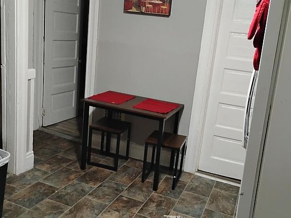 4th image of 123 Whittier Ave