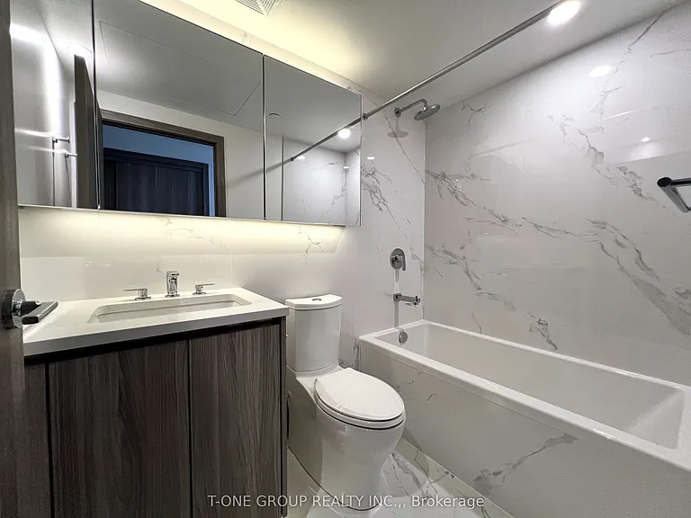 25 McMahon Dr #905 — Photo 4