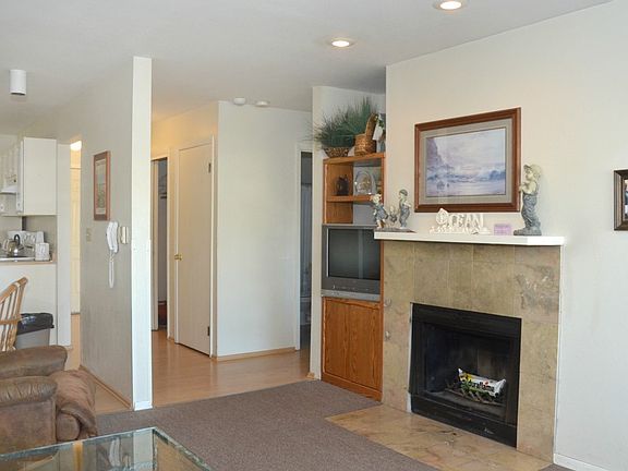 3rd image of 210 26th St NW #216