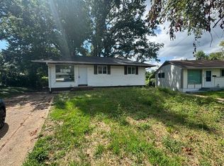 236 McAlpine Dr, Saint Louis, MO 63137