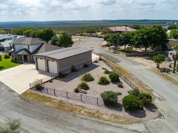 832 Lago Vista Dr, Del Rio, TX 78840