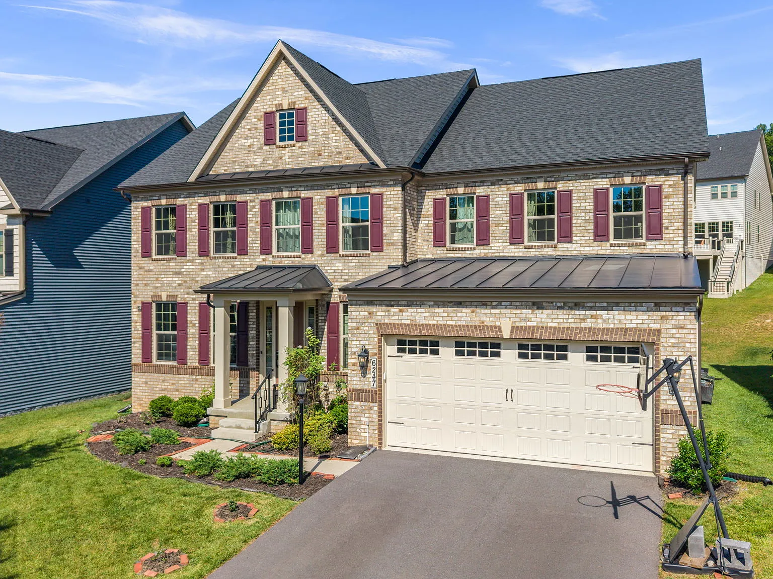 4 bed, 4.5 bath, 4448 sqft, $5,400 — Photo 2