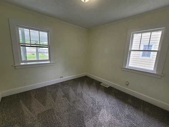4th image of 3014 Custer Ave