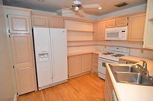 3rd image of 915 Alba Dr