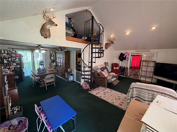 3rd image of 112 Schoolhouse Rd