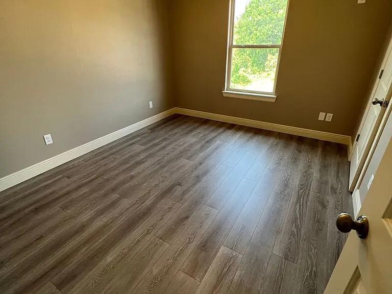 9004-9006 Sandra Way — Photo 5