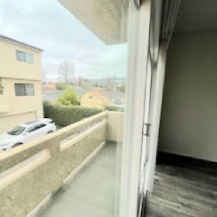 1st image of 1735 Peyton Ave APT 208