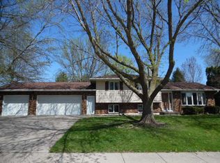 308 N 10th St, Fulton, IL 61252