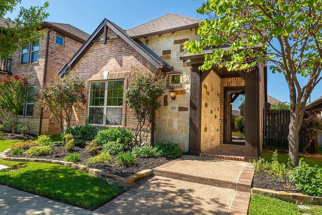 1008 Lone Ivory Trl — Photo 1