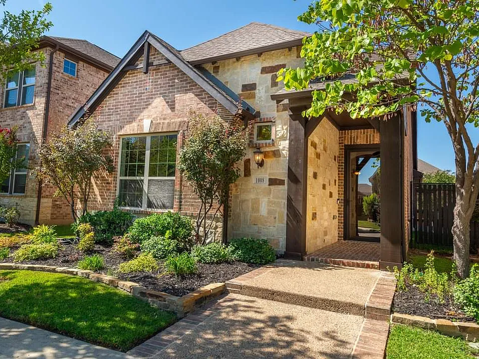 1008 Lone Ivory Trl