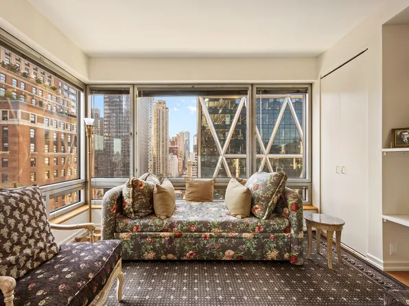 301 West 57th Street image 5 of 7