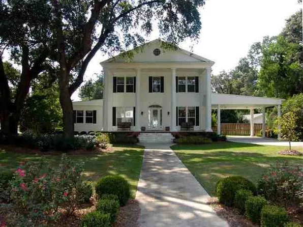 112 S Live Oak St, Geneva, AL 36340