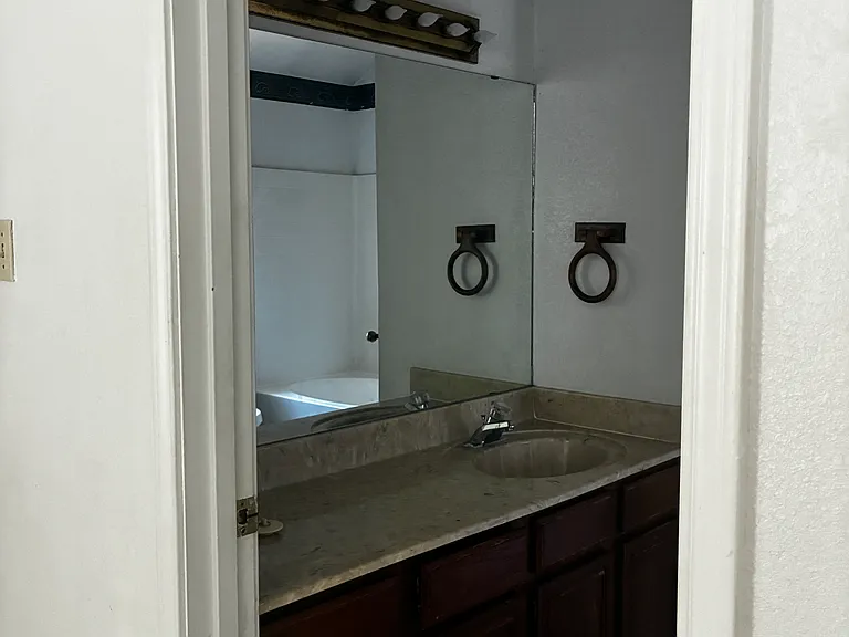 4605 High Pointe Dr — Photo 9