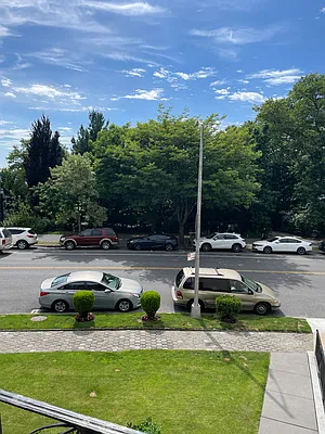 Sold by Pecoraro Realty of NYC LLC | media 28