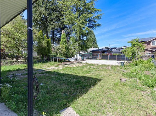7774 Mary Ave, Burnaby, BC V3N 3G8