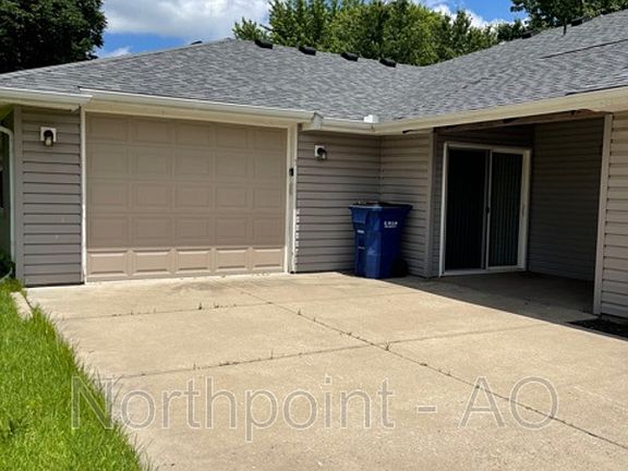 2nd image of 212 Cross Creek Ln