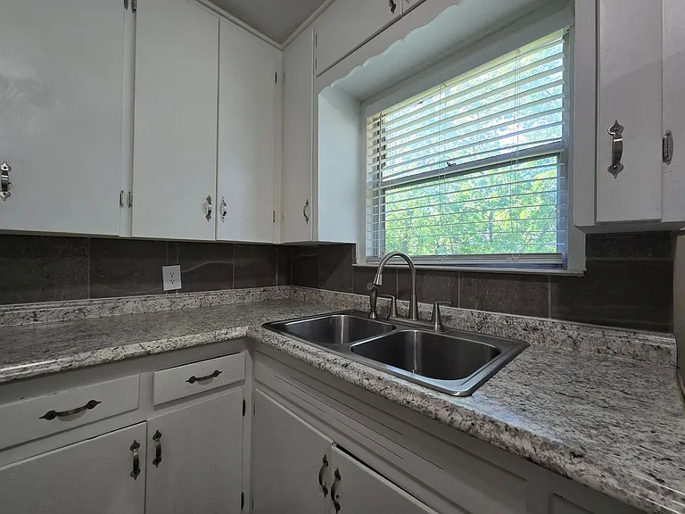 208 W Anderson Ave — Photo 5