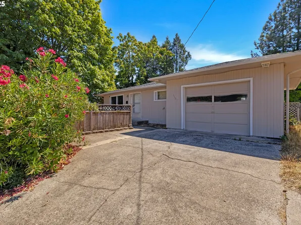 1157 NE Malheur Ave, Roseburg, OR 97470