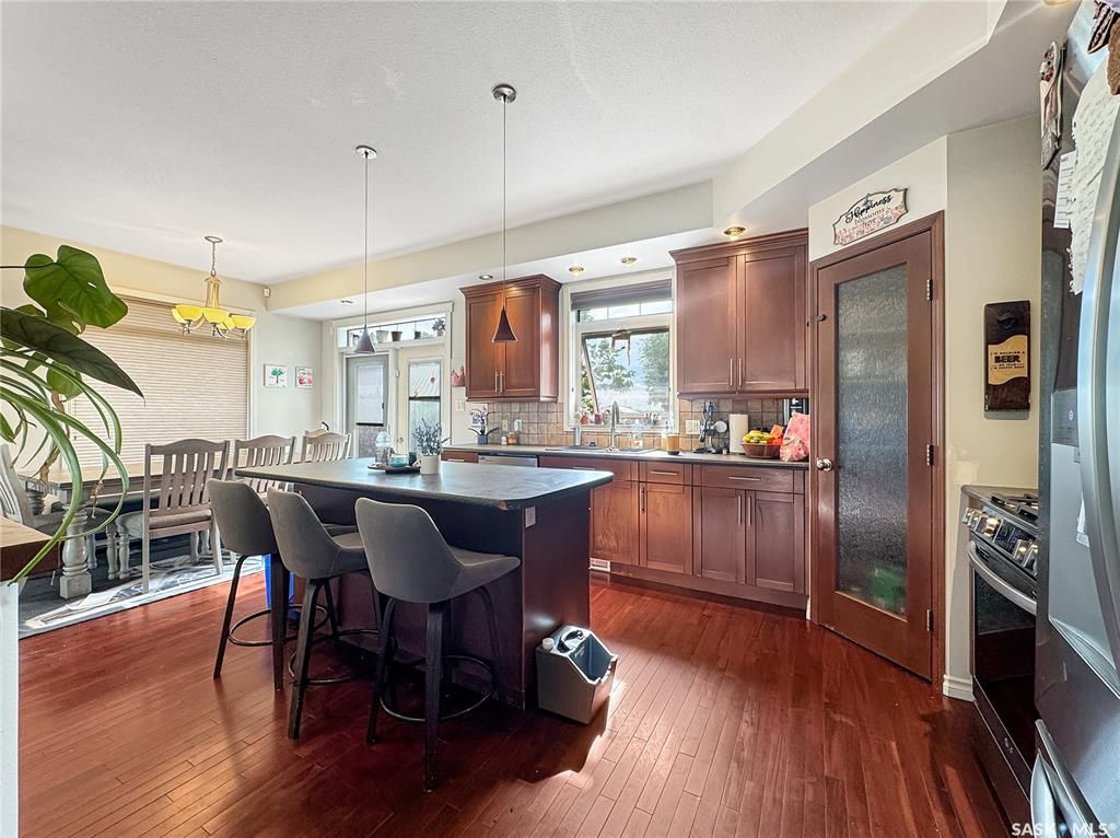 71 4th AVENUE, Battleford, SK - More