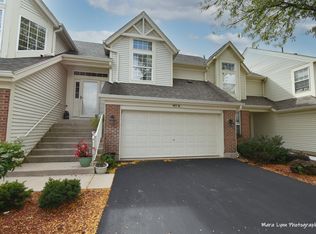 90 Ione Dr UNIT B, South Elgin, IL 60177