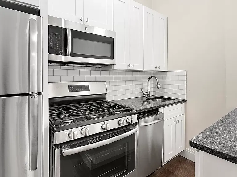 526 W 111th St #2CC — Photo 3