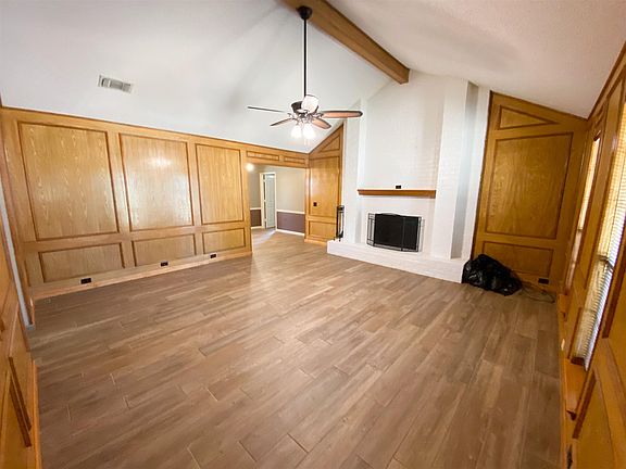 2nd image of 6050 Royal Ln