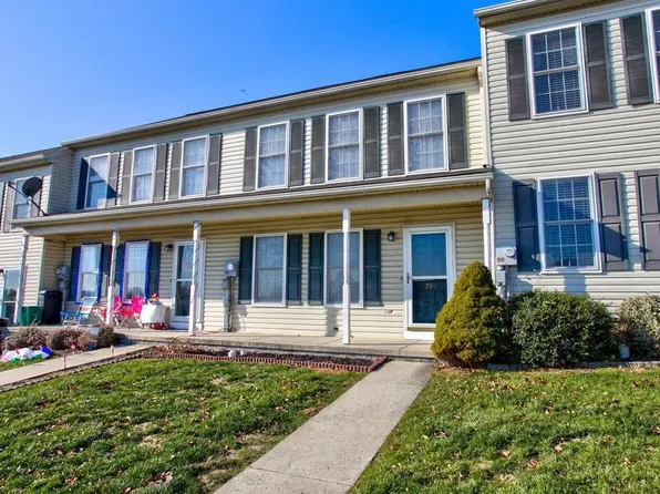 709 Knoll Dr, Mount Joy, PA 17552