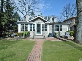 86 Hicks Ln, Great Neck, NY 11024