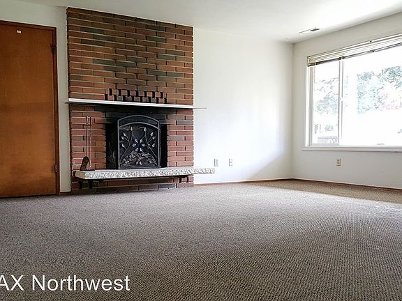 3rd image of 704 Midway Dr NE