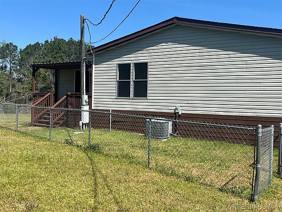 3rd image of 1079 Highway 105 Rd