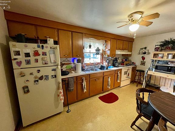 3rd image of 109 Cherry St