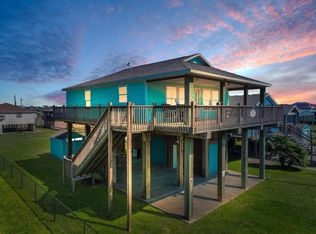 964 S Selwyn Rd, Crystal Beach, TX 77650