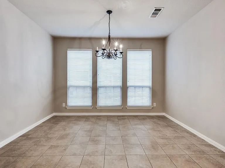 205 Chester Dr — Photo 10