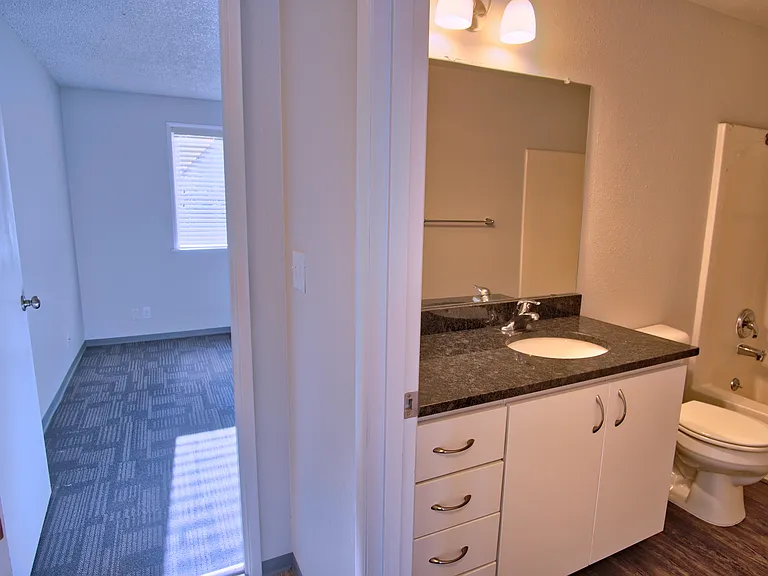 1302 NW Knoxville Blvd #101 — Photo 6