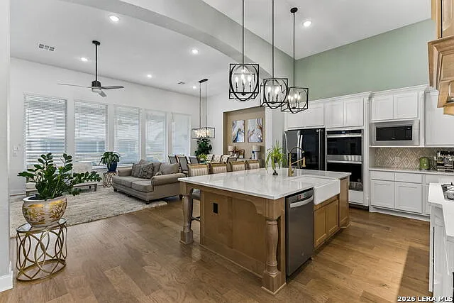 4 bed, 3.5 bath, 3112 sqft, $4,200 — Photo 4