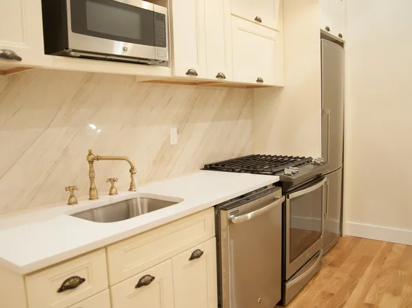 1426 De Kalb Avenue image 37 of 40