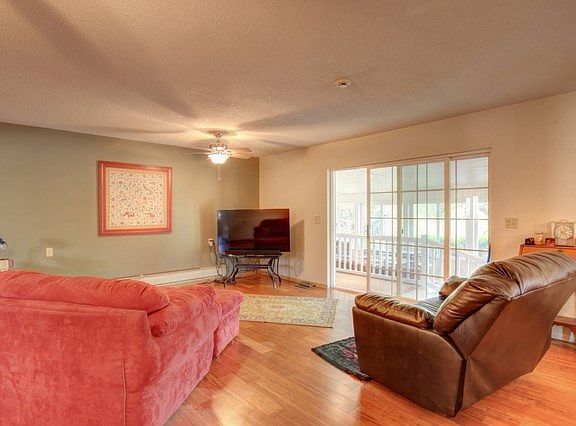 3rd image of 303 Falcon Crest Dr