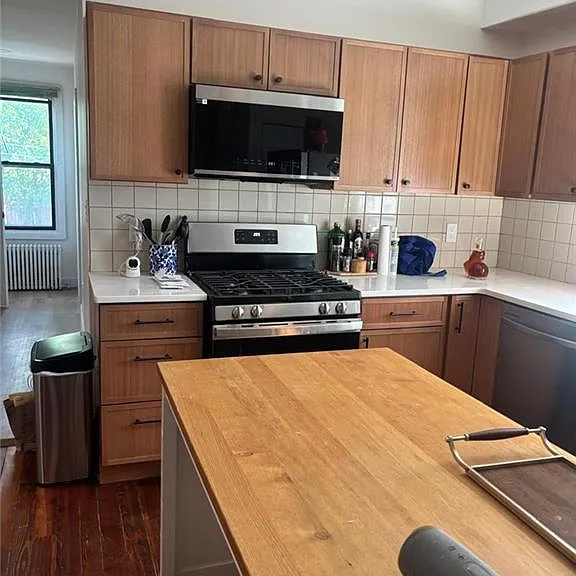 347 David St — Photo 6