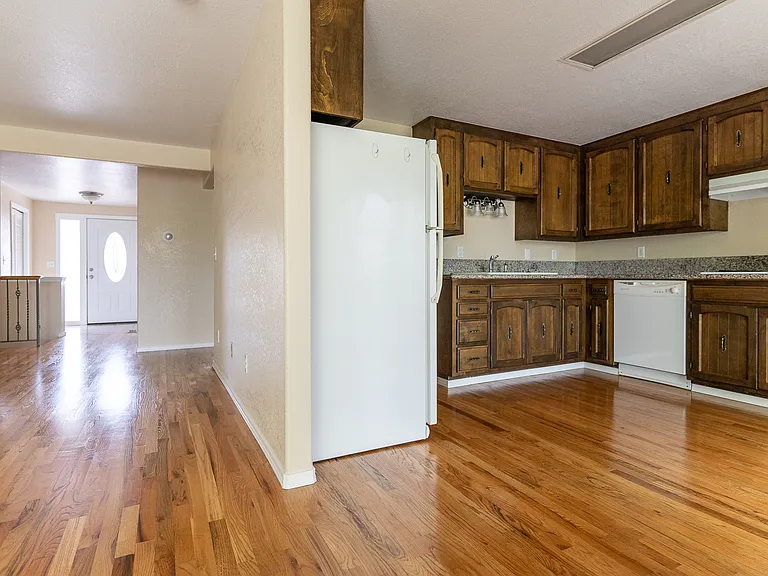 340 Denver St NE #C — Photo 15