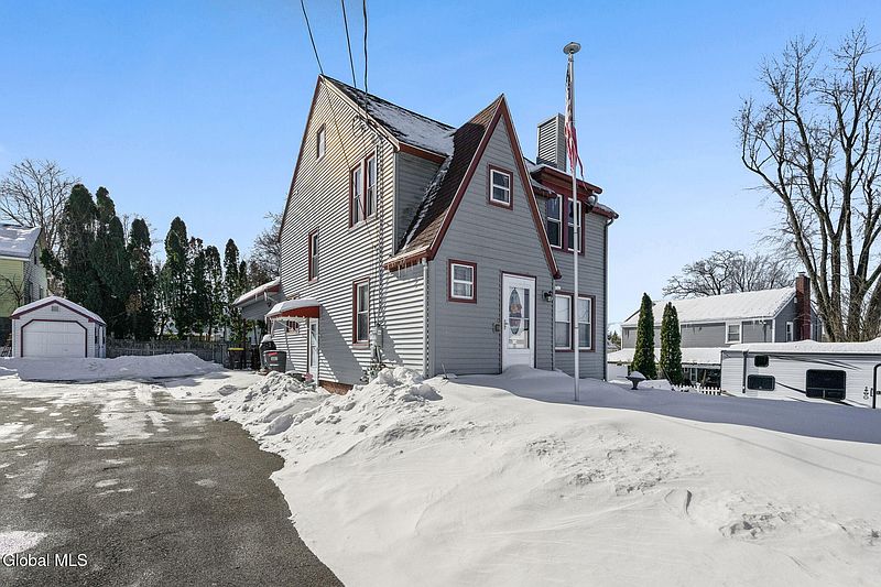 3rd image of 302 Washington Ave E.